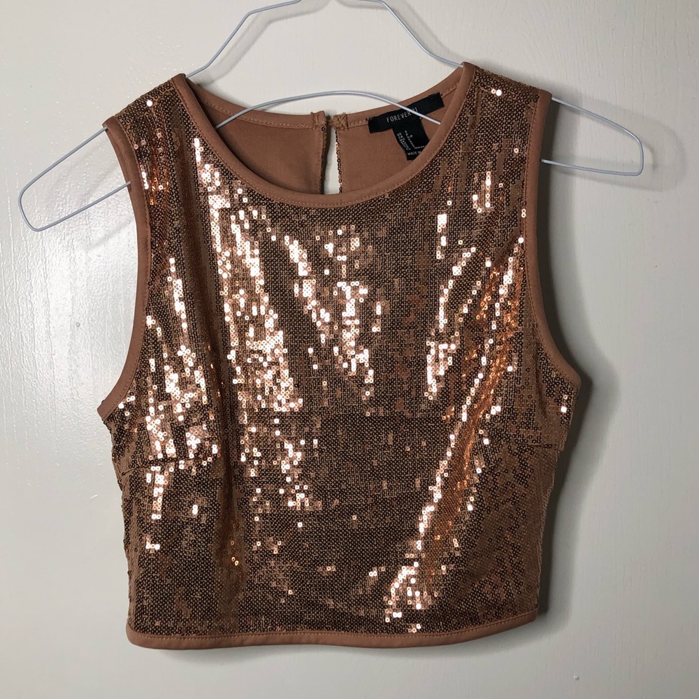Sequins crop top.